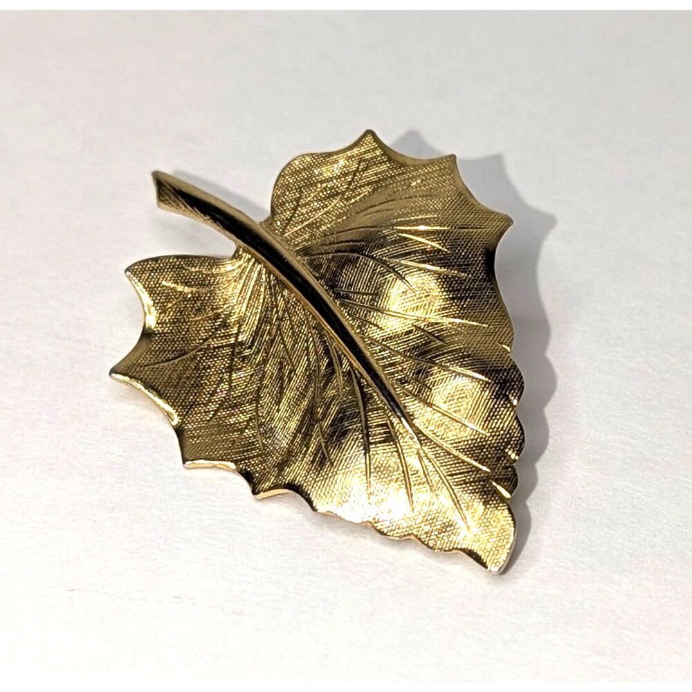 Golden Small Leaf Brooch